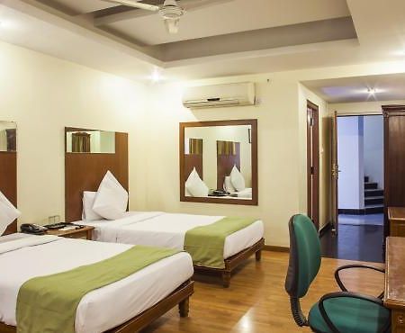 Sandhya Hotel Hyderabad Ngoại thất bức ảnh